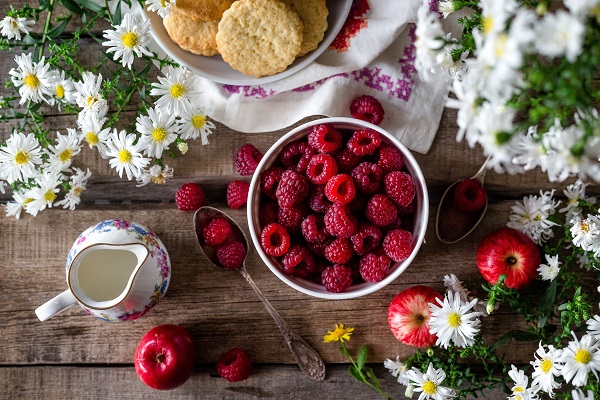 Bowl of raspberries